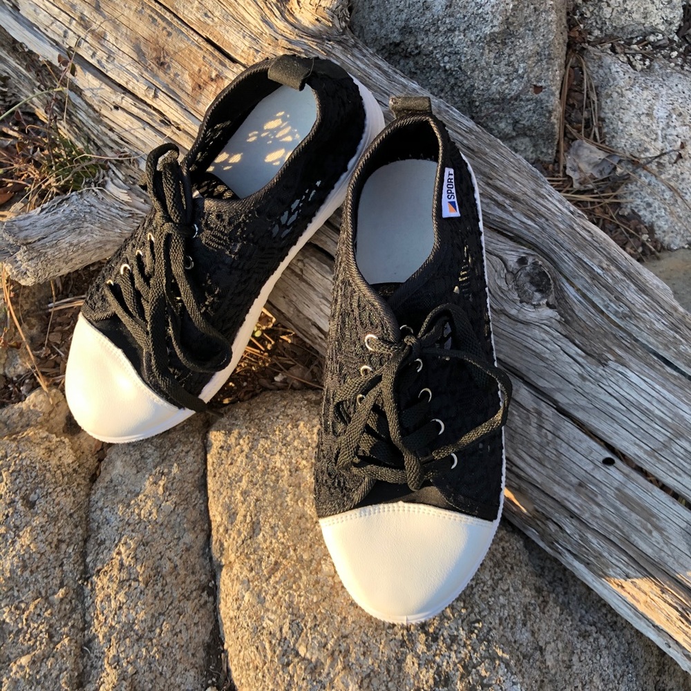DK Sport Athletic Tennis Shoes